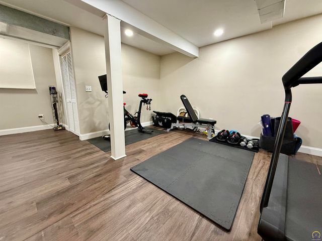 3905 W 8th St, Lawrence, KS 66049