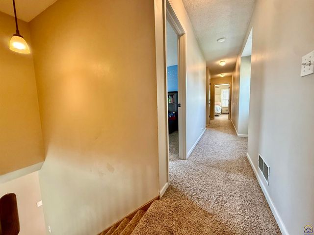 3905 W 8th St, Lawrence, KS 66049