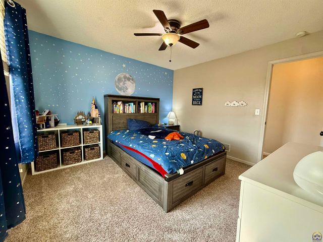 3905 W 8th St, Lawrence, KS 66049