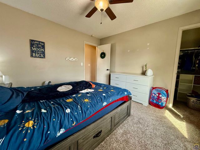 3905 W 8th St, Lawrence, KS 66049