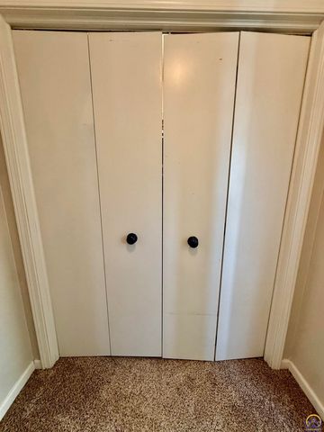 3905 W 8th St, Lawrence, KS 66049