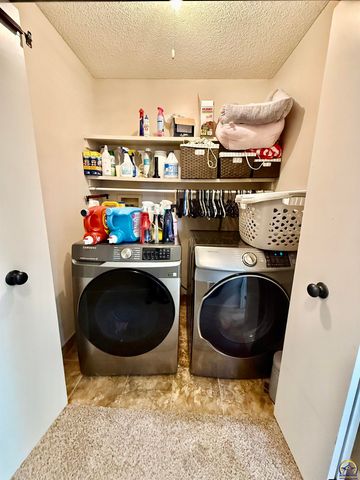 3905 W 8th St, Lawrence, KS 66049