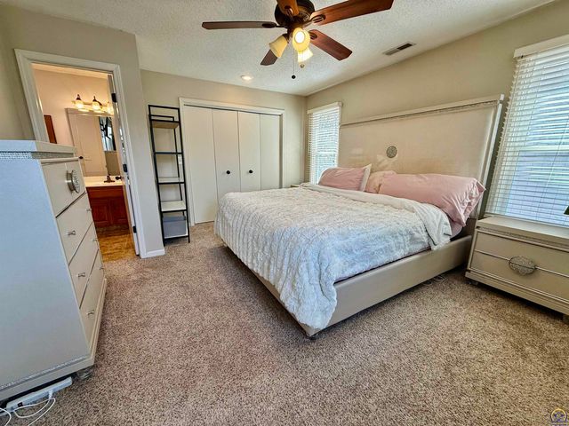 3905 W 8th St, Lawrence, KS 66049