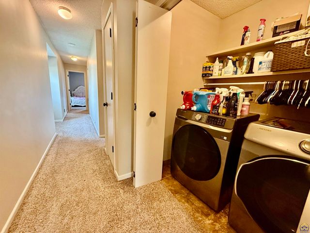 3905 W 8th St, Lawrence, KS 66049