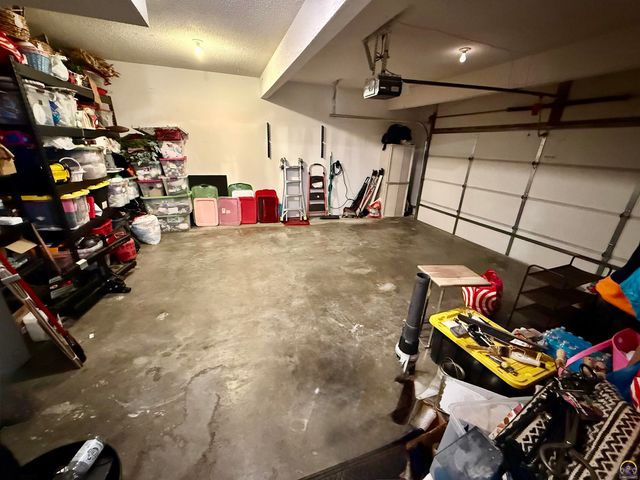 3905 W 8th St, Lawrence, KS 66049