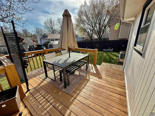 3905 W 8th St, Lawrence, KS 66049