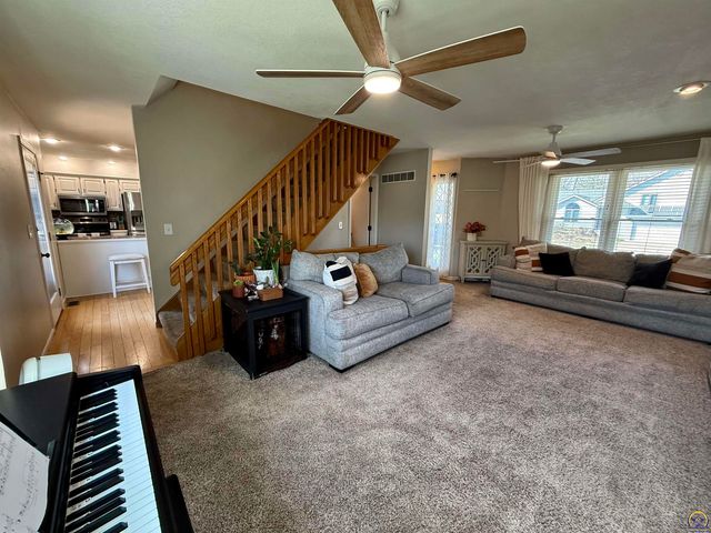 3905 W 8th St, Lawrence, KS 66049