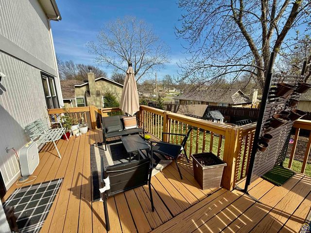 3905 W 8th St, Lawrence, KS 66049