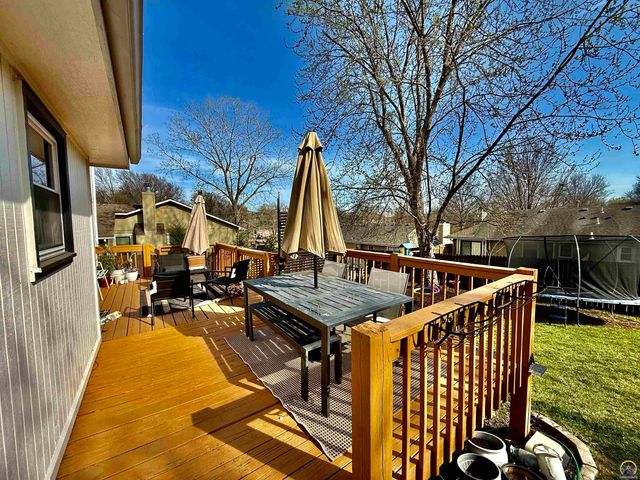 3905 W 8th St, Lawrence, KS 66049