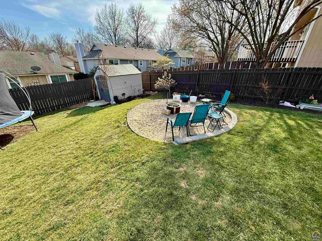 3905 W 8th St, Lawrence, KS 66049