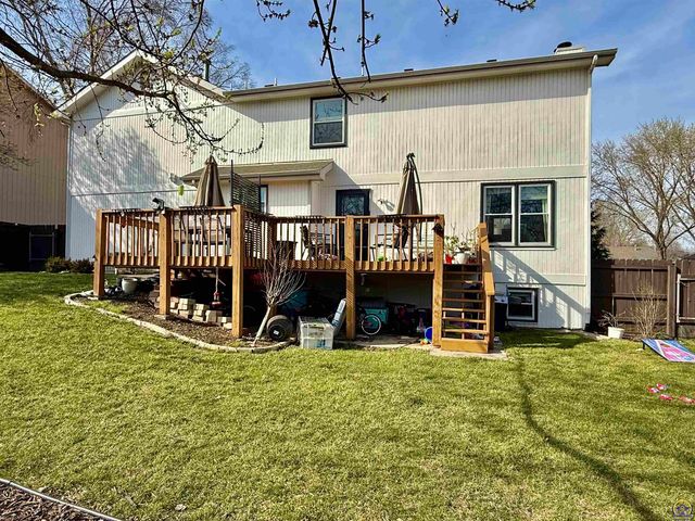 3905 W 8th St, Lawrence, KS 66049