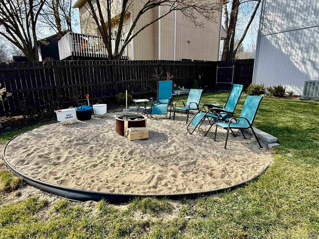 3905 W 8th St, Lawrence, KS 66049