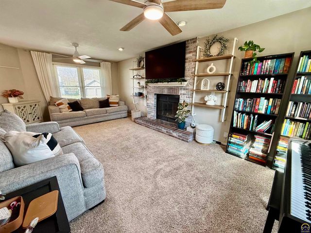 3905 W 8th St, Lawrence, KS 66049