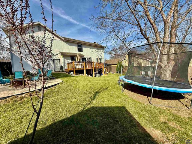 3905 W 8th St, Lawrence, KS 66049