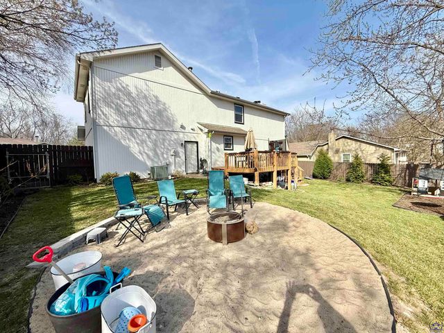 3905 W 8th St, Lawrence, KS 66049