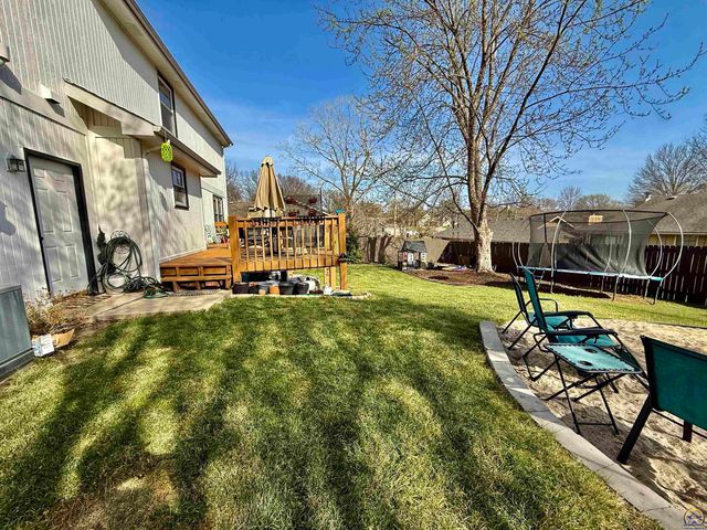 3905 W 8th St, Lawrence, KS 66049