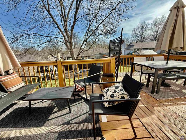 3905 W 8th St, Lawrence, KS 66049