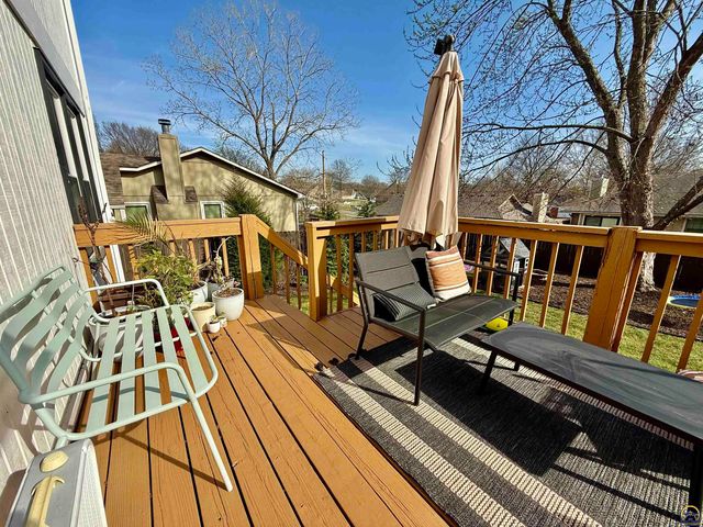 3905 W 8th St, Lawrence, KS 66049