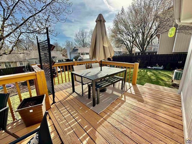 3905 W 8th St, Lawrence, KS 66049