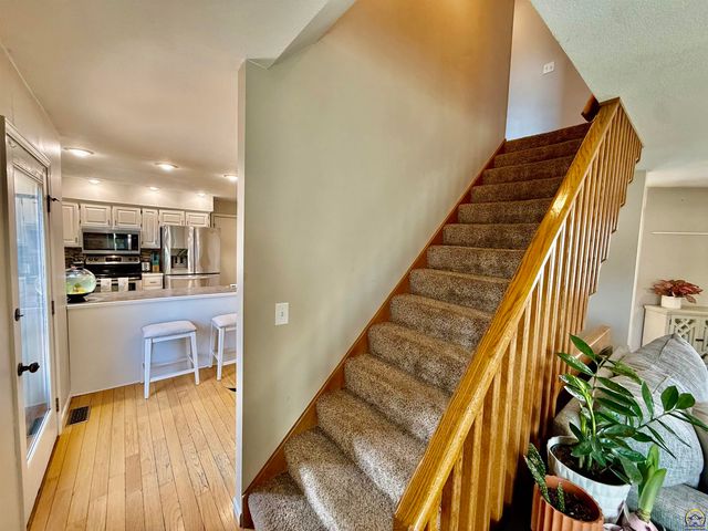 3905 W 8th St, Lawrence, KS 66049