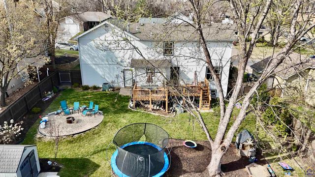 3905 W 8th St, Lawrence, KS 66049