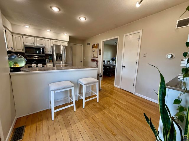 3905 W 8th St, Lawrence, KS 66049