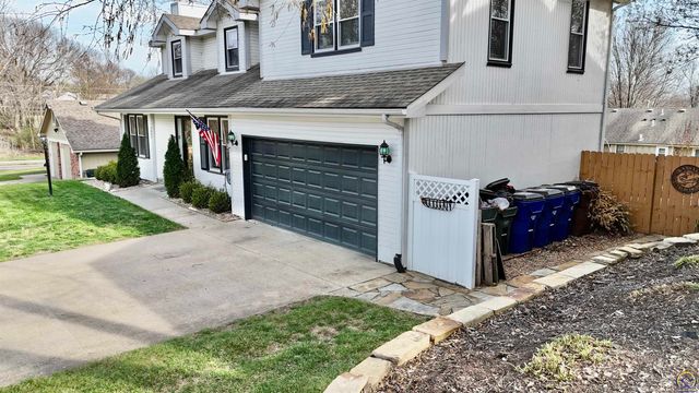 3905 W 8th St, Lawrence, KS 66049