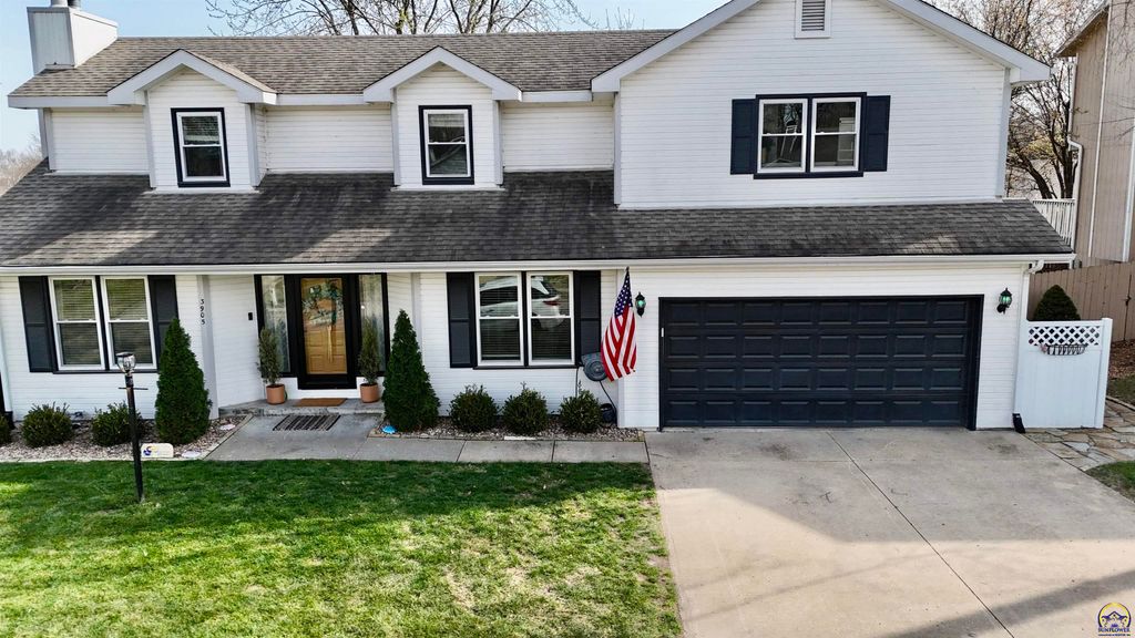 3905 W 8th St, Lawrence, KS 66049