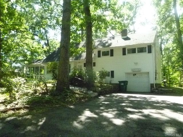 17 Chestnut Lane, Newburgh, NY 12550