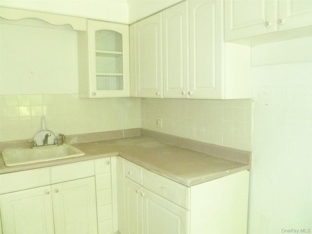 17 Chestnut Lane, Newburgh, NY 12550