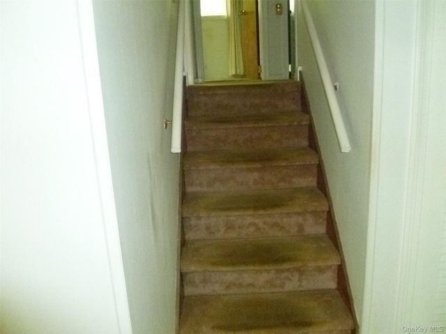 17 Chestnut Lane, Newburgh, NY 12550