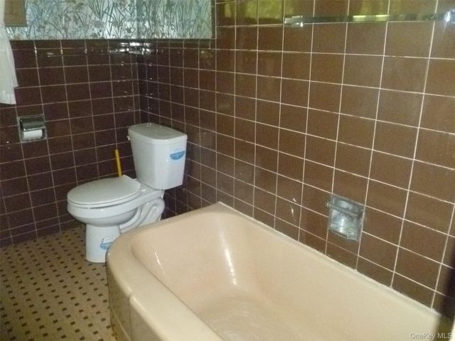 17 Chestnut Lane, Newburgh, NY 12550
