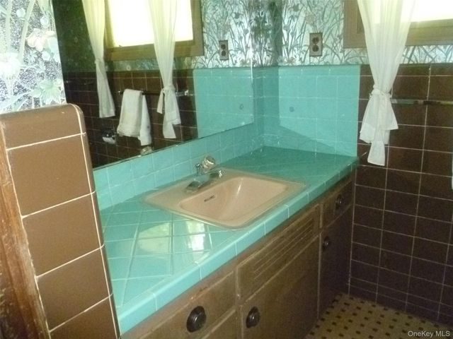 17 Chestnut Lane, Newburgh, NY 12550