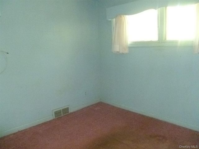 17 Chestnut Lane, Newburgh, NY 12550