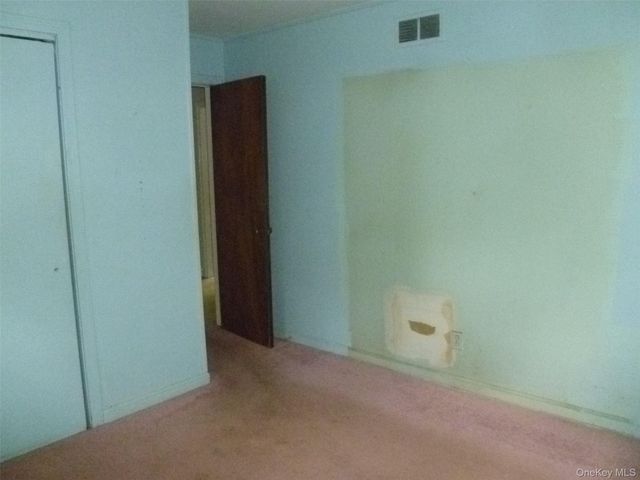 17 Chestnut Lane, Newburgh, NY 12550