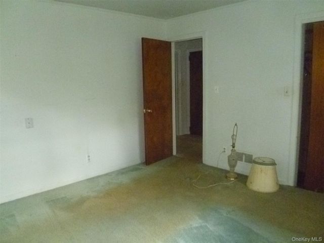 17 Chestnut Lane, Newburgh, NY 12550