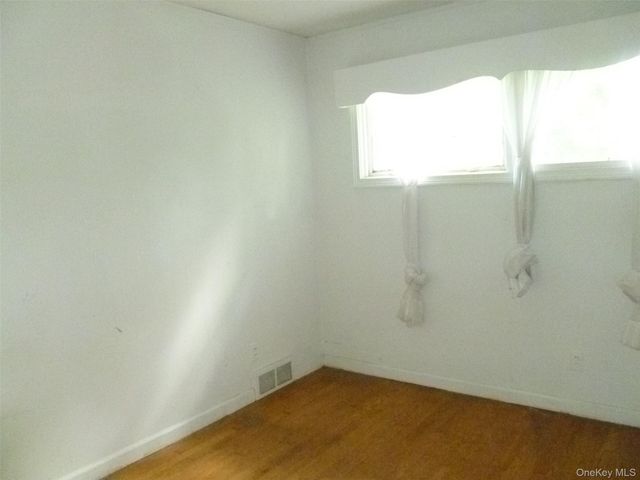 17 Chestnut Lane, Newburgh, NY 12550