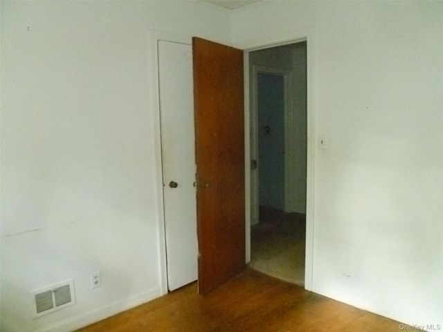 17 Chestnut Lane, Newburgh, NY 12550