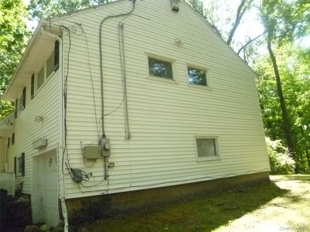17 Chestnut Lane, Newburgh, NY 12550