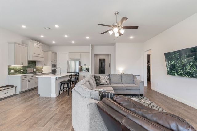 700 Fencerow Trail, Weston, TX 75009