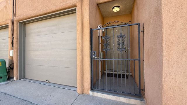 2451 Northwest Circle NW, Albuquerque, NM 87104