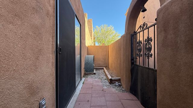 2451 Northwest Circle NW, Albuquerque, NM 87104