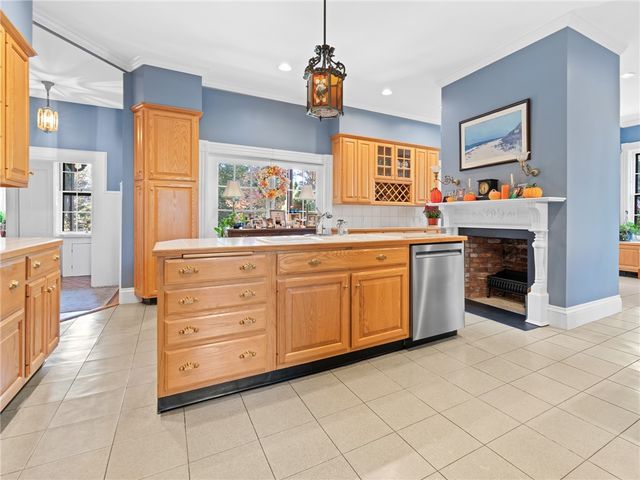 51 Hesper Drive, Warwick, RI 02818