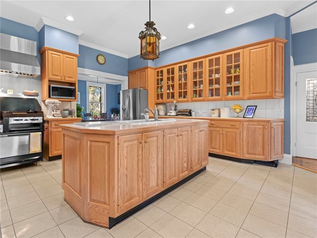 51 Hesper Drive, Warwick, RI 02818