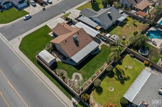 12102 Magruder Avenue, Bakersfield, CA 93312