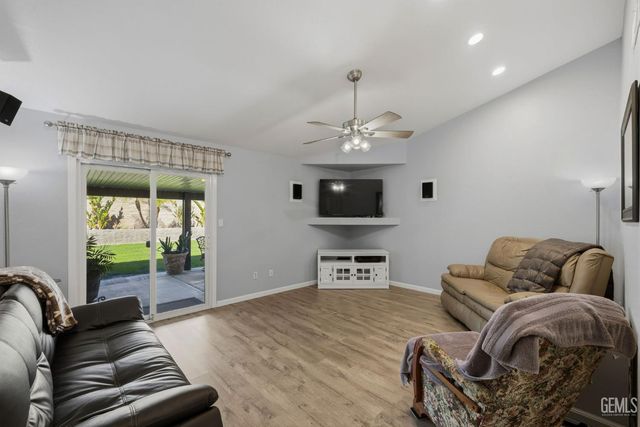 12102 Magruder Avenue, Bakersfield, CA 93312