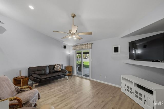 12102 Magruder Avenue, Bakersfield, CA 93312