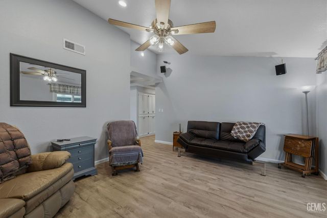 12102 Magruder Avenue, Bakersfield, CA 93312