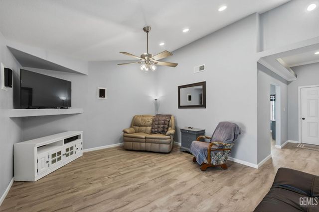 12102 Magruder Avenue, Bakersfield, CA 93312