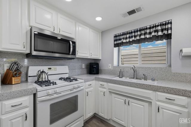 12102 Magruder Avenue, Bakersfield, CA 93312